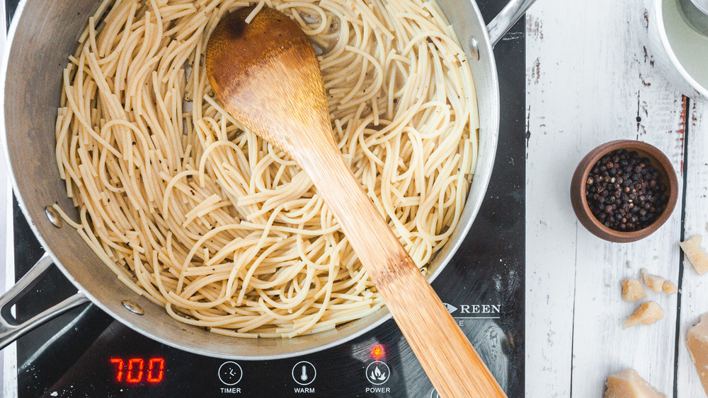 spaghetti in pan