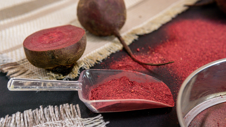 raw beetroot powder