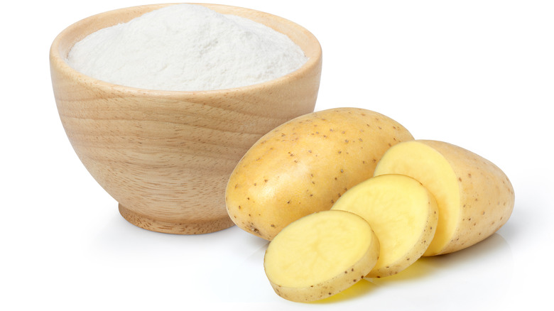 Potato flour with raw potatoes