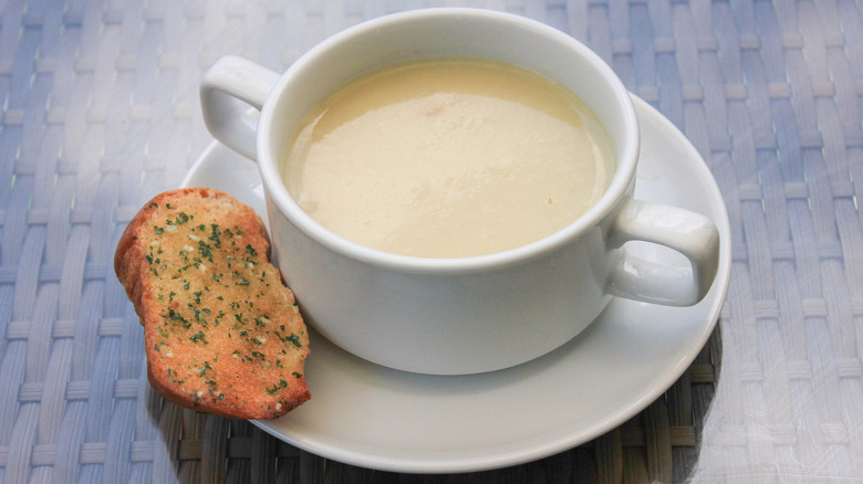 Cream of chicken soup with toast