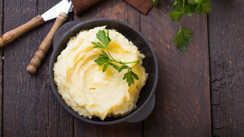 A bowl of mashed potatoes