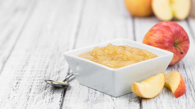 A bowl of applesauce