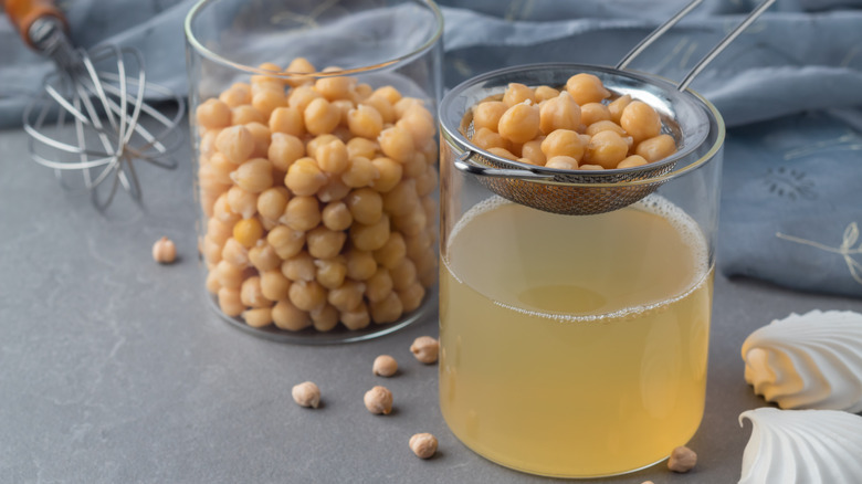 Aquafaba and boiled chickpeas in two glasses