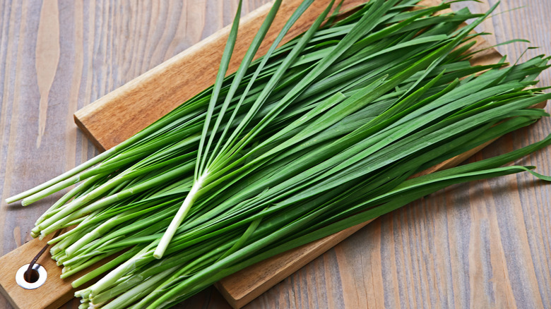 bundle of chives on cutting board