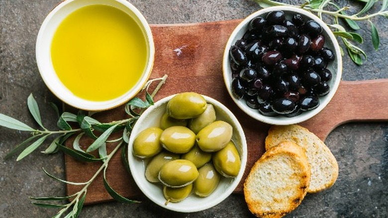 Olive oil, green olives, and black olives