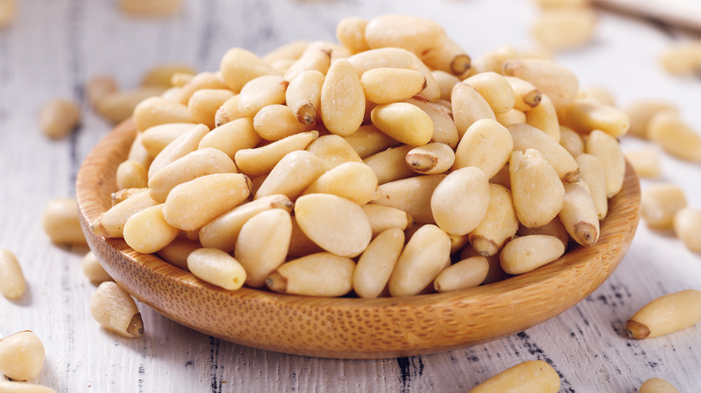 10-best-substitutes-for-pine-nuts
