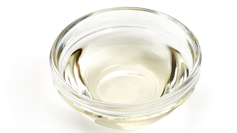 white vinegar in a glass bowl