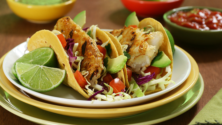 plate of fish tacos