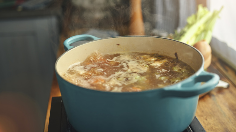 soup stock boil pot