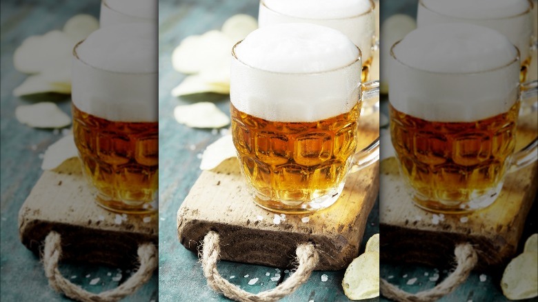 beer in a mug with chips