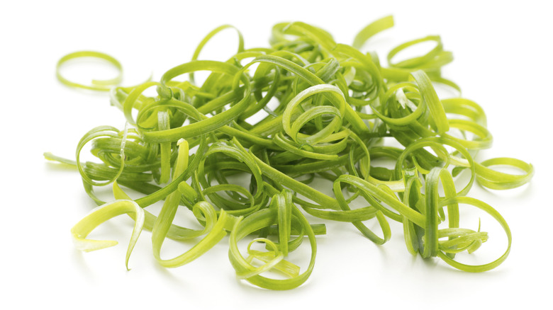 green onion curls