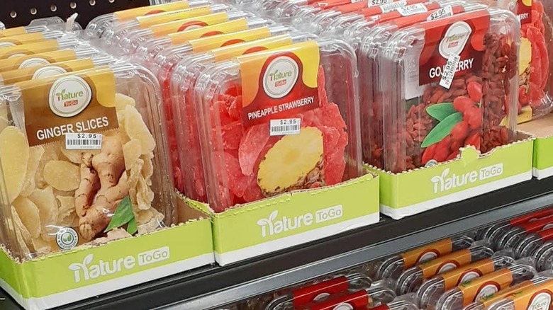 dried ginger, strawberries on shelf