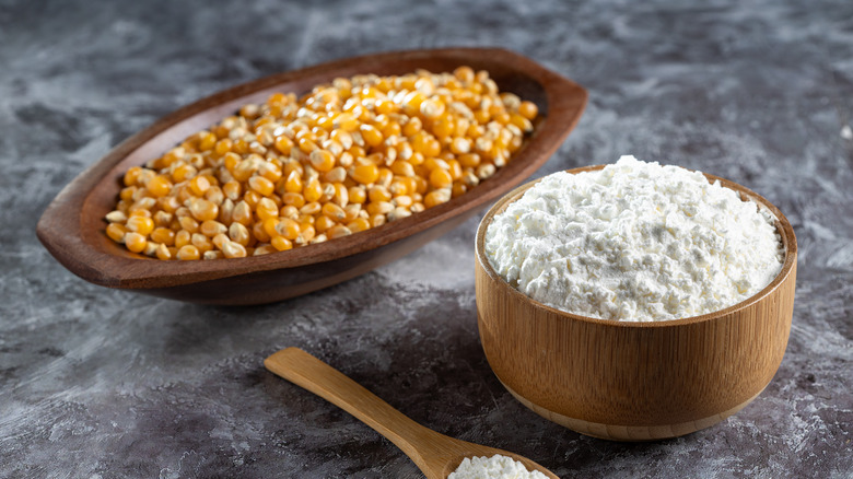 Cornstarch in bowl with corn kernels