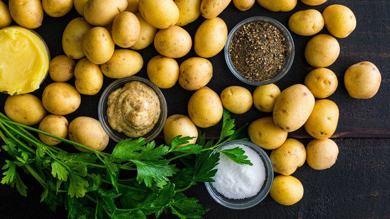 potatoes with salt and herbs