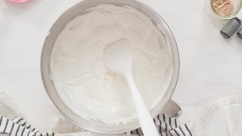 royal icing hardening in bowl