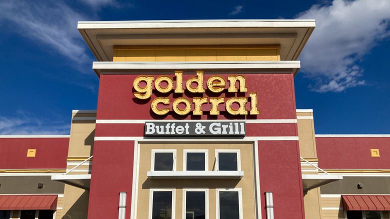 Exterior of Golden Corral restaurant