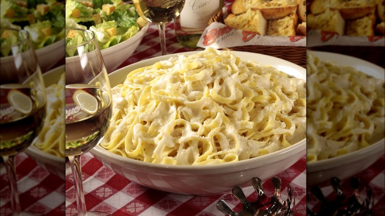 Buca di Beppo fettuccine Alfredo