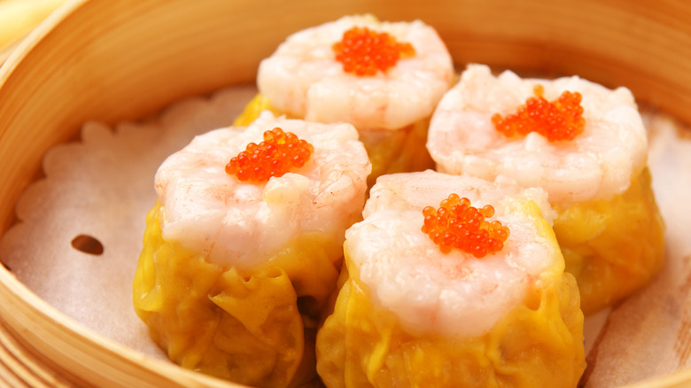 dumplings in bamboo basket 