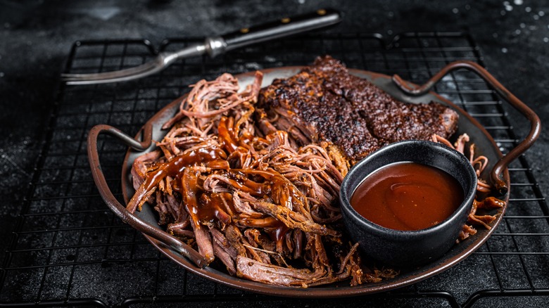 Pulled pork with sauce