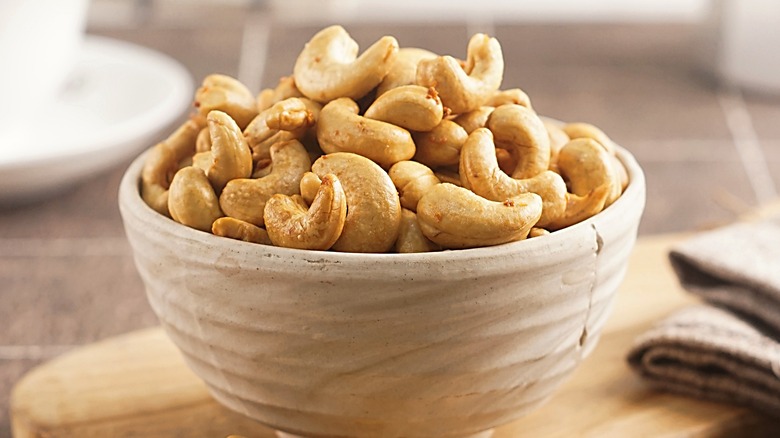 bowl of cashews