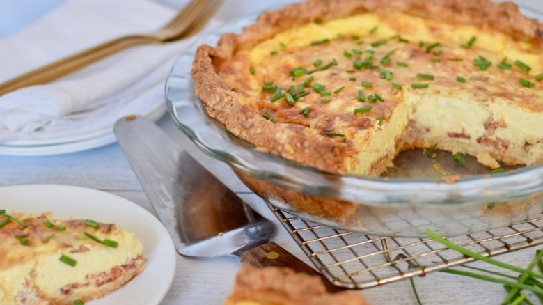 quiche lorraine pie server