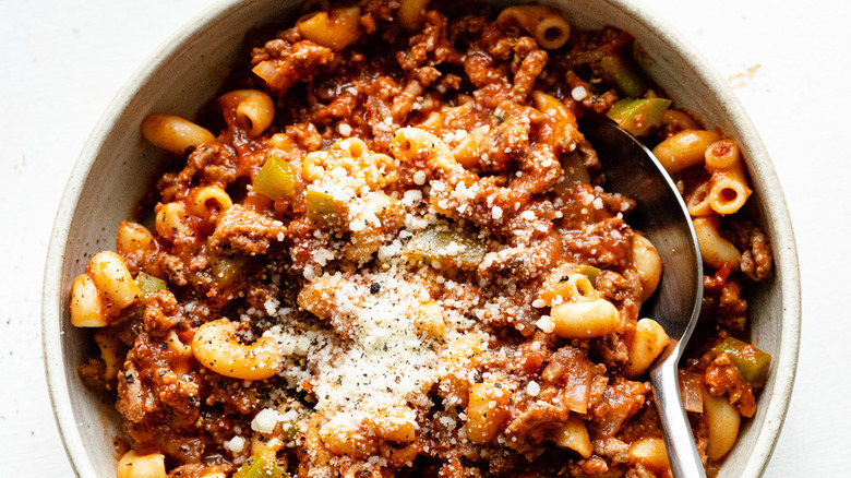 elbow macaroni with beef, tomatoes