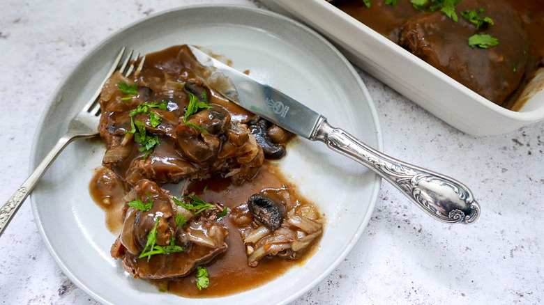 steak with onion sauce