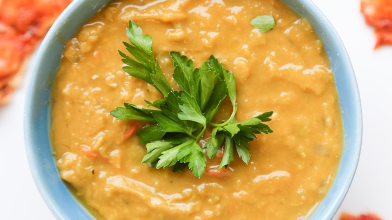 pea soup with parsley