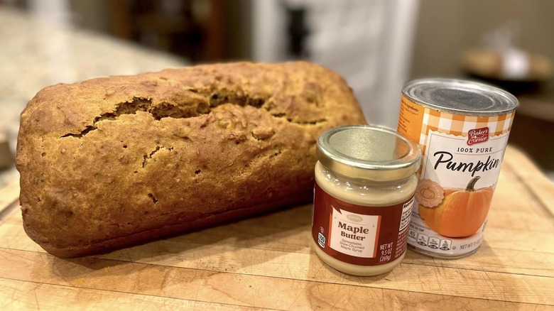 Maple butter with pumpkin bread