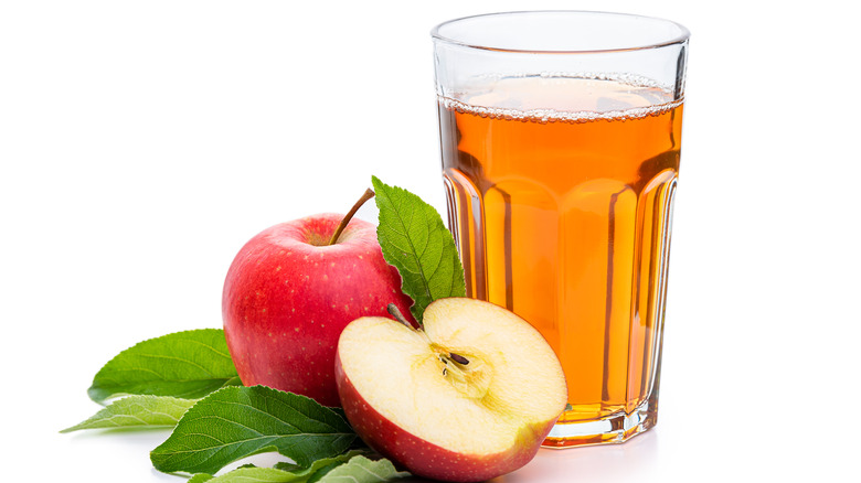 apple juice with apple