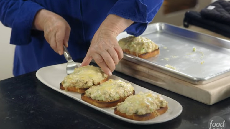 placing tuna melts on serving dish