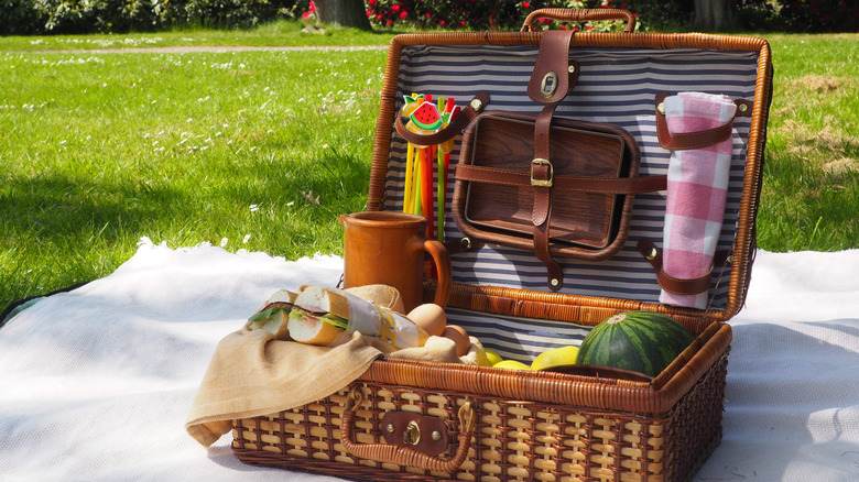 Wicker picnic basket