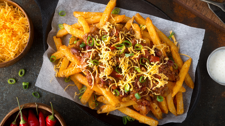 Chili fries