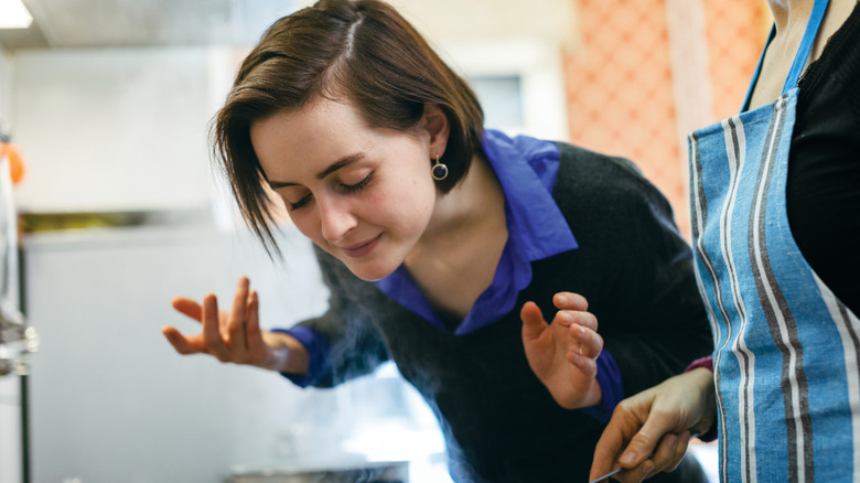 woman sniffing pan