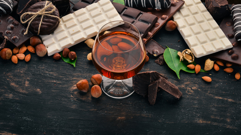 Whiskey glass with confectionery