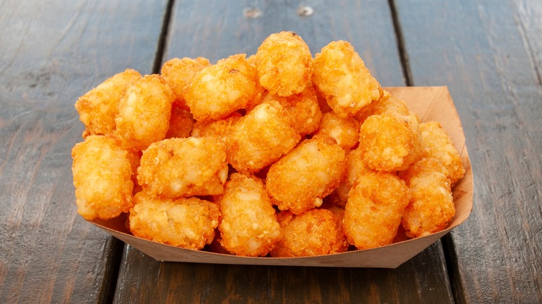 plate of tater tots