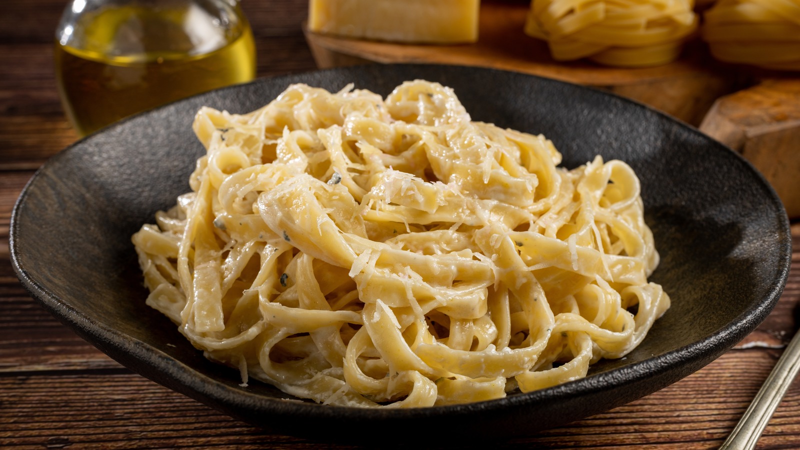 14 Chain Restaurant Fettuccine Alfredo Ranked Worst To Best, According To  Customers