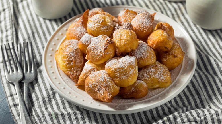 plate of zeppole doughnuts