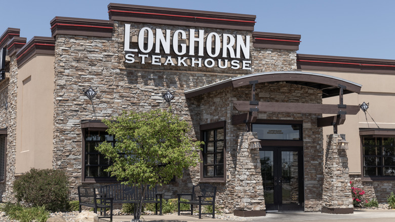 LongHorn Steakhouse exterior