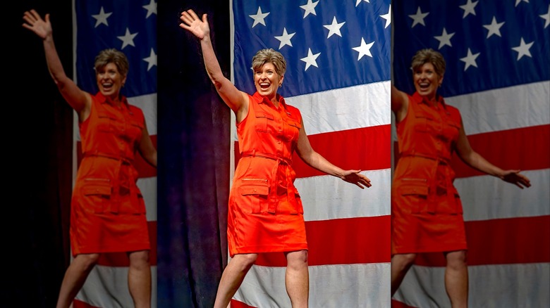 Joni Ernst waving to crowd