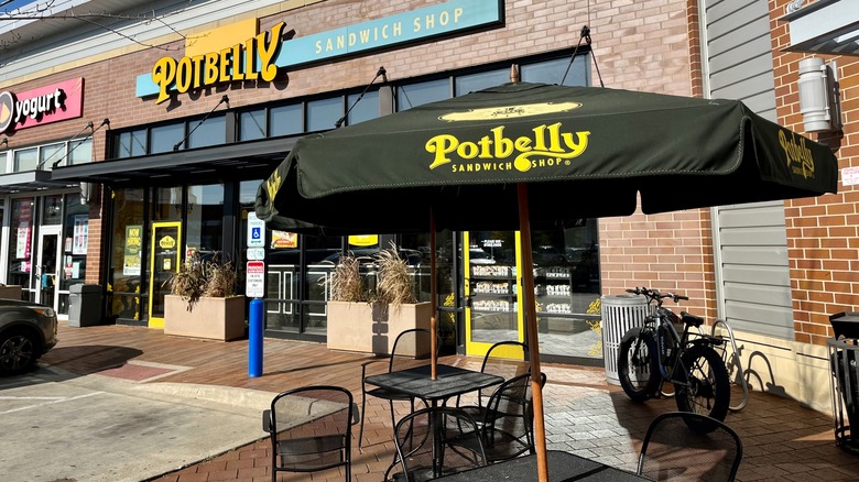 Exterior of Potbelly with sandwich