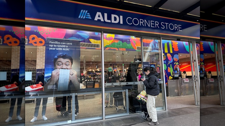 Aldi corner store location