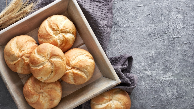 Wod box with kaiser rolls 