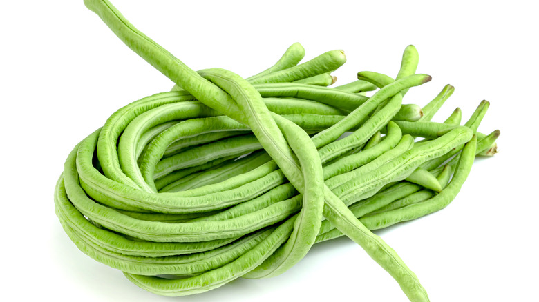Yard long green beans