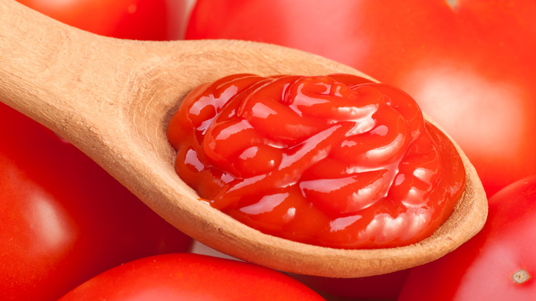 wooden spoon ketchup tomatoes