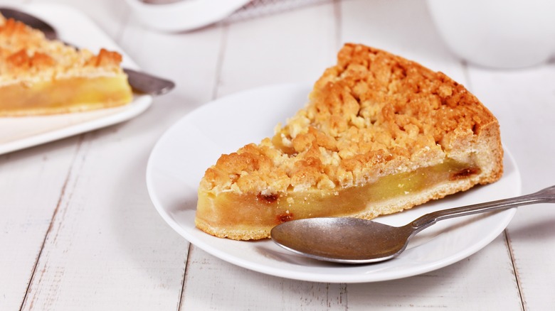 pie with streusel topping