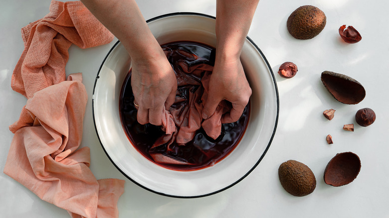 dying clothes with avocado peel