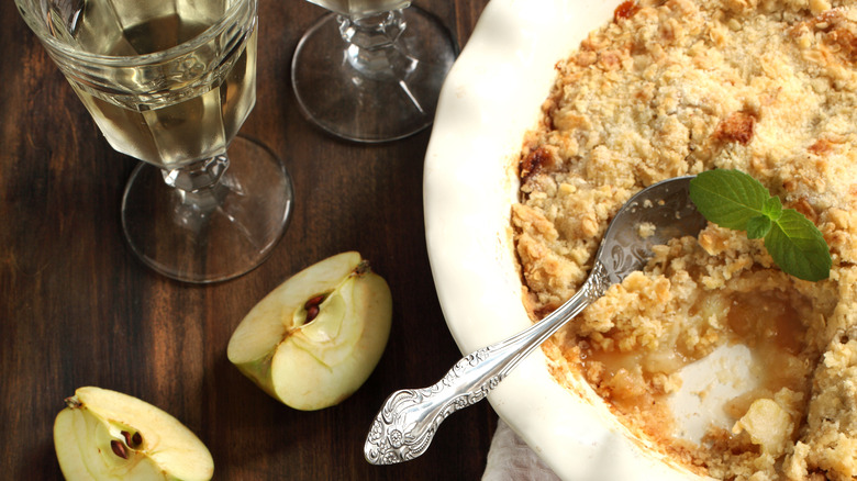 apple pie with wine