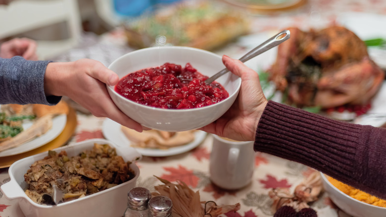 cranberry sauce thanksgiving dinner