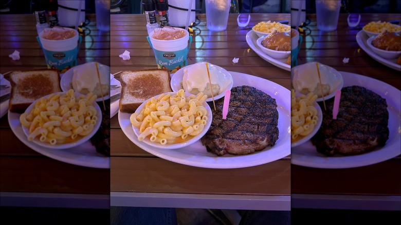 steak and mac and cheese